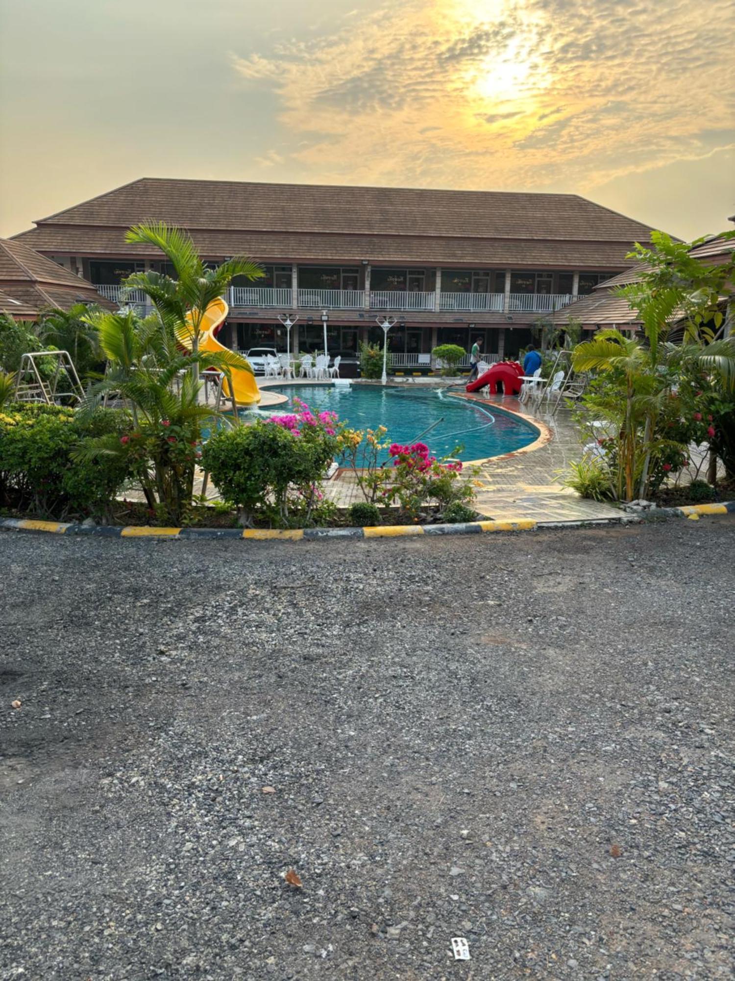 Baan Dara Resort Sara Buri Buitenkant foto